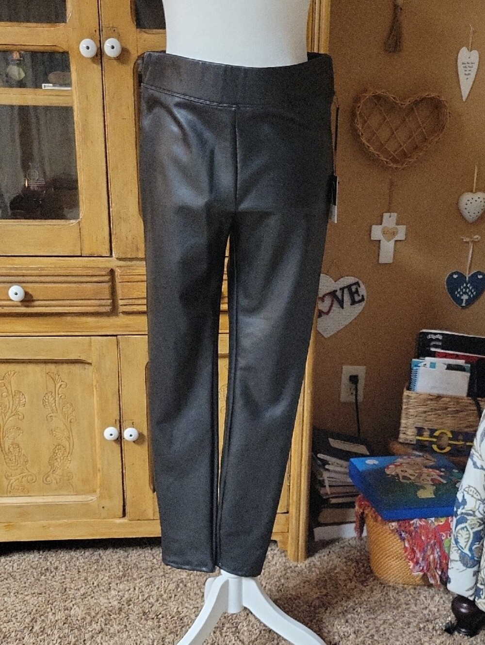 NWT SIMPLY VERA WANG Classic Black Faux Leather Leggings - Women M
